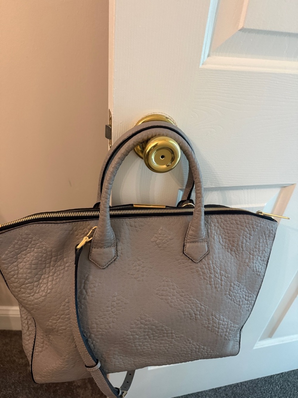 Burberry Heritage Grain check embossed medium Drewsburry Tote, Pale Grey - Picture 4 of 10